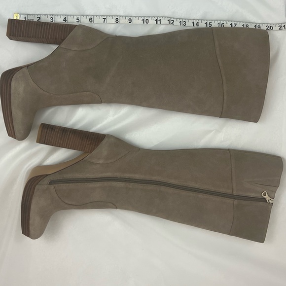 NEVER WORN TAN BCBG MAXAZRIA LEATHER SUEDE - Picture 6 of 12